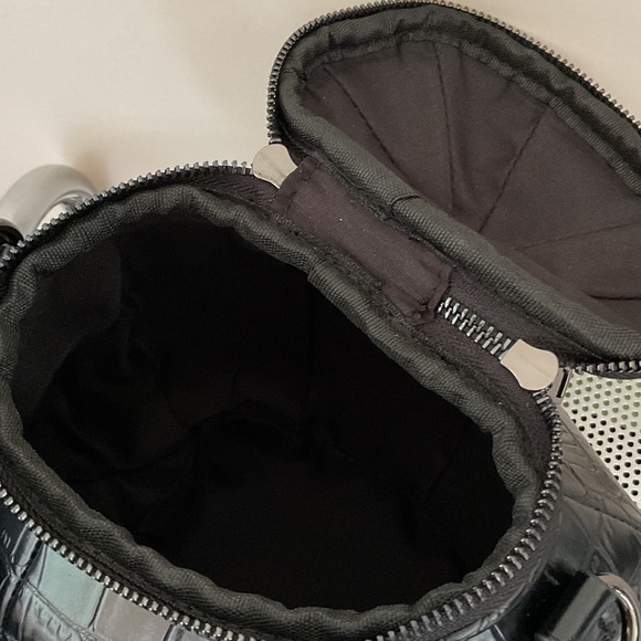 Elegant Black Croc-Embossed Women's Bag - Picture 3 of 9